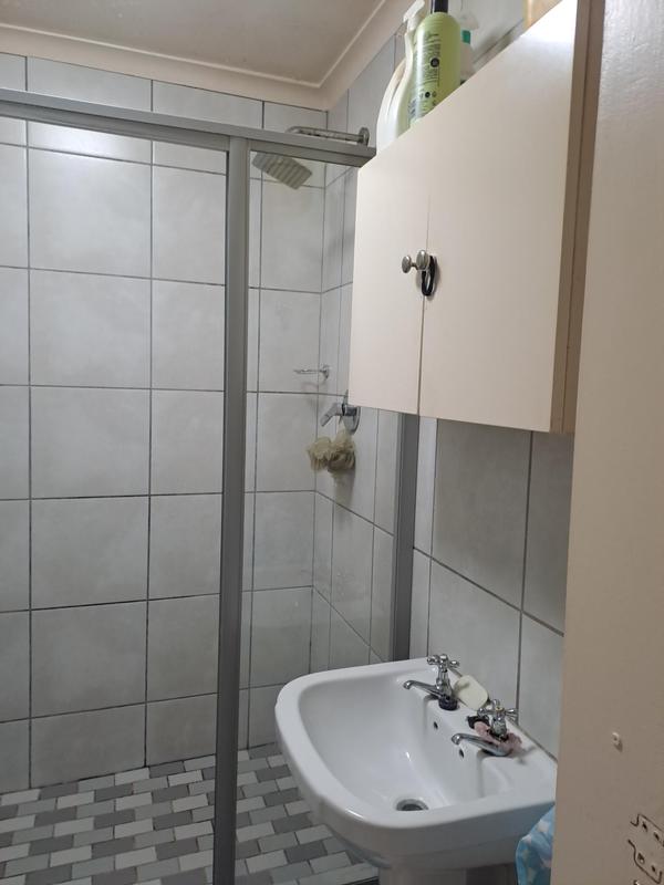 2 Bedroom Property for Sale in Uitzicht Western Cape